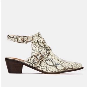 Cute faux snakeskin flats